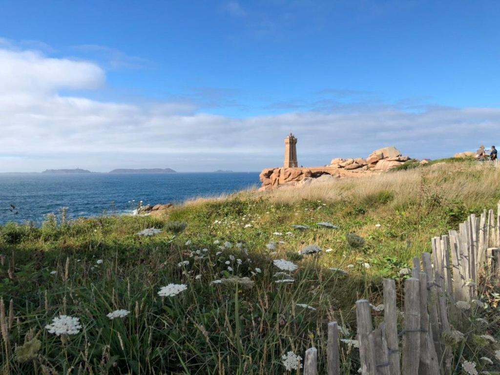 Les Ecolodges Sous Le Phare Louannec Exterior photo