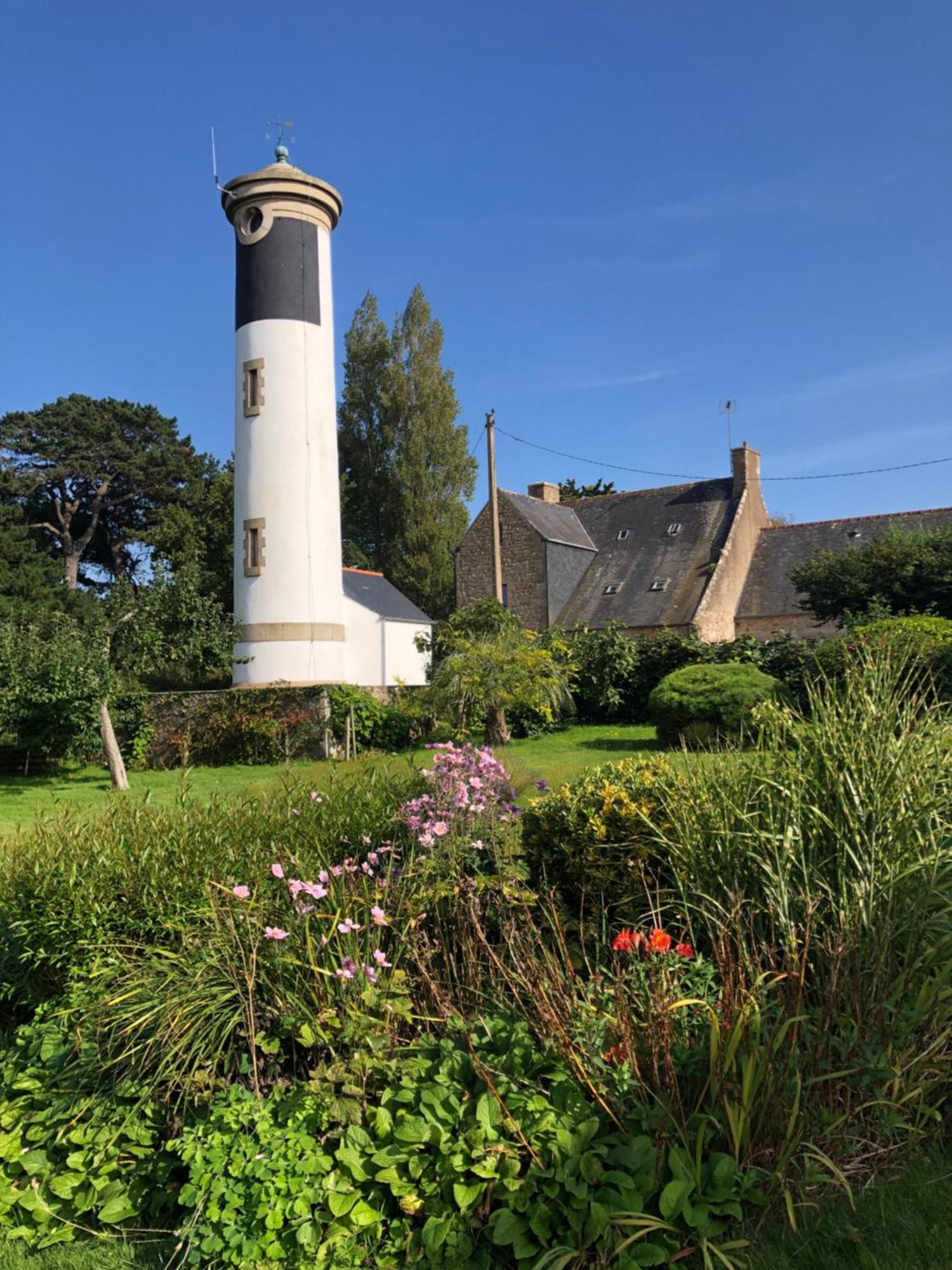 Les Ecolodges Sous Le Phare Louannec Exterior photo
