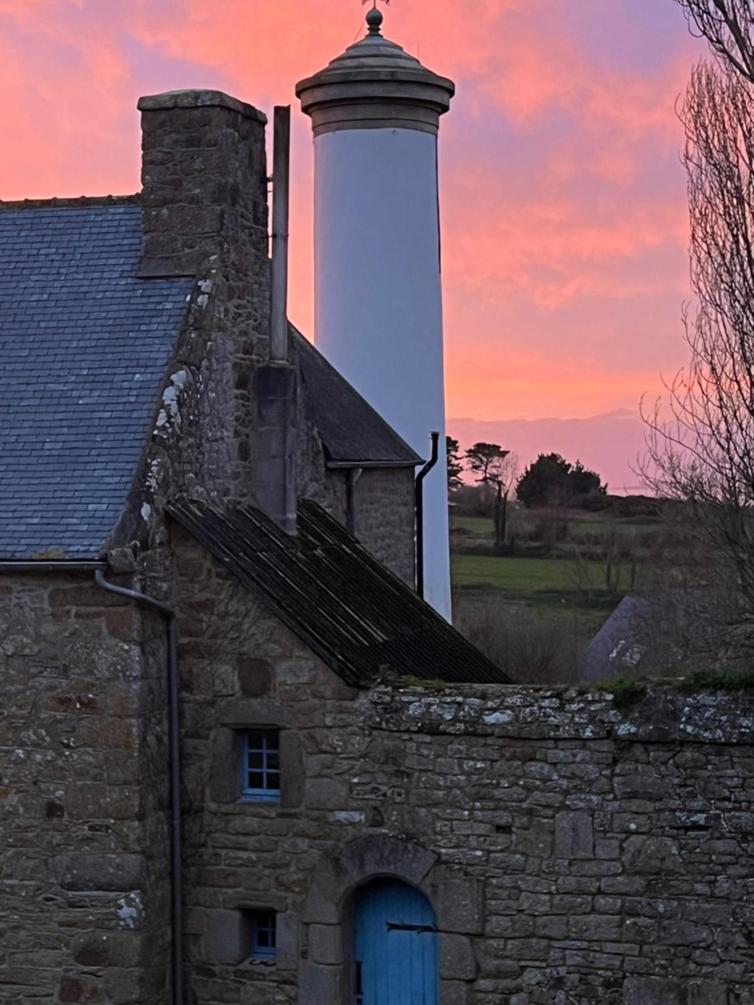 Les Ecolodges Sous Le Phare Louannec Exterior photo
